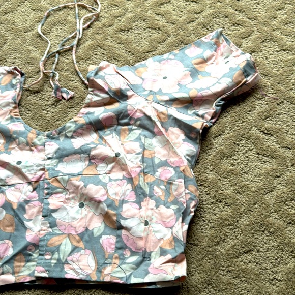 🌸 Beautiful design Top (blouse) 🌸 - Picture 3 of 7